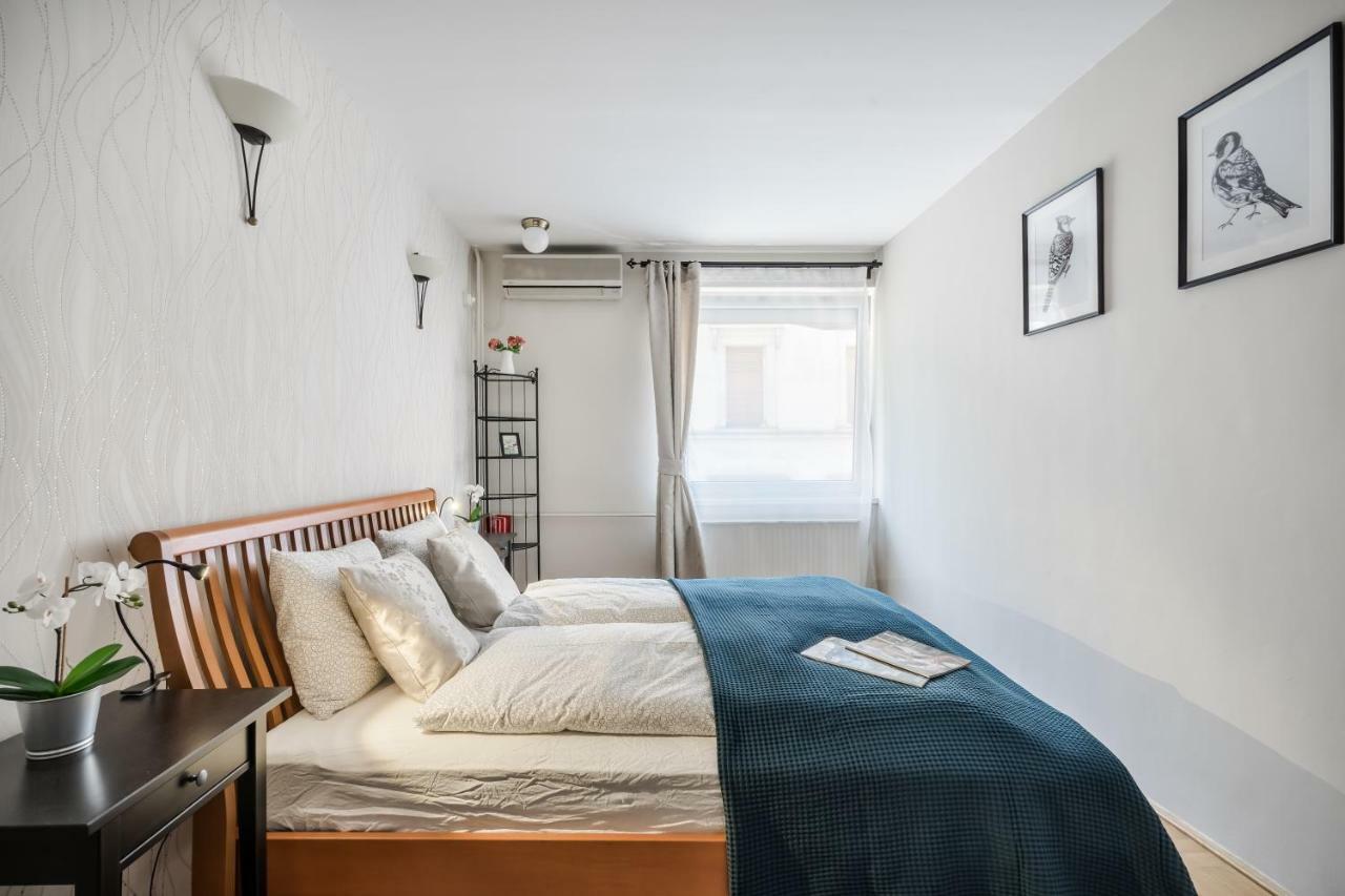 Bpr Golden Corner Suite With Balcony & A/C Boedapest Buitenkant foto